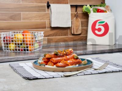 Keptos morkos su alyvuogėmis ir migdolais pagrindine nuotrauka