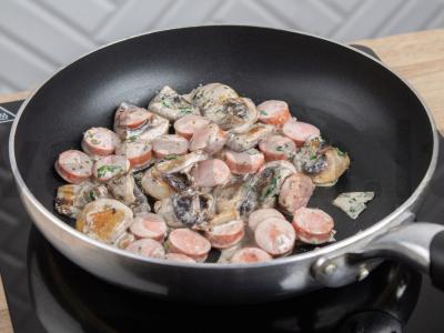 Dešrelės su grybais, žolelėmis ir grietinėle Žingsnis 4