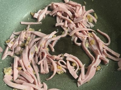 Makaronai su virta dešra ir pomidorais Žingsnis 2