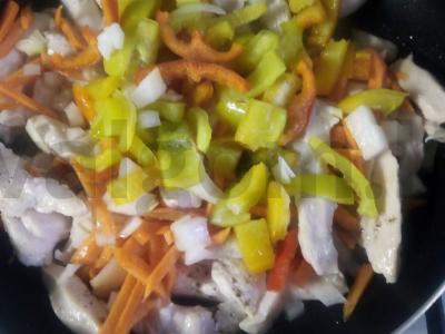 Vištienos krūtinėlės guliašas Žingsnis 4