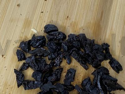 Biscotti sausainiai su džiovintomis slyvomis ir graikiniais riešutais Žingsnis 2