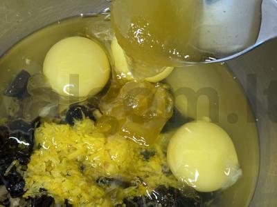 Biscotti sausainiai su džiovintomis slyvomis ir graikiniais riešutais Žingsnis 5