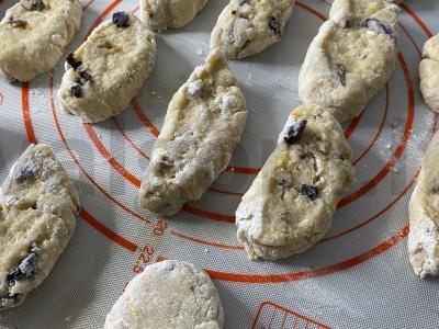 Biscotti sausainiai su džiovintomis slyvomis ir graikiniais riešutais Žingsnis 11