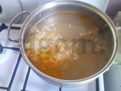 Raugintų kopūstų barščiai su mėsos sultiniu Žingsnis 4