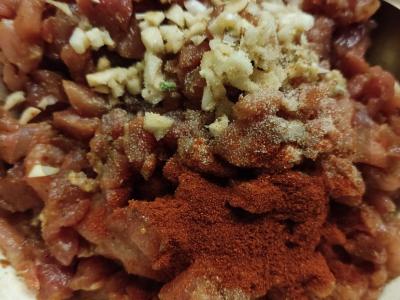 Orkaitėje keptas smulkintas kiaulienos šnicelis Žingsnis 2