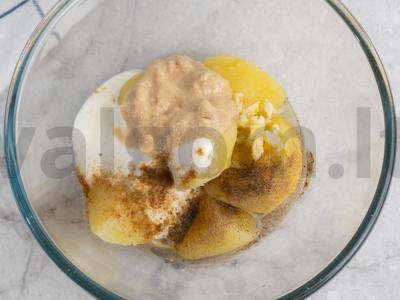Bulvių košė su jogurtu, tahini ir česnakais Žingsnis 3