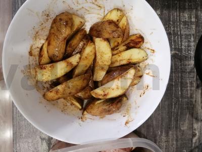 Kaimiškos bulvės su paprika, padažu ir druska Žingsnis 2