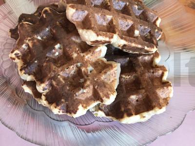 Bananiniai vafliai su varške pagrindine nuotrauka