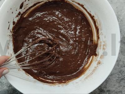 Šokoladiniai kefyro keksiukai Žingsnis 3