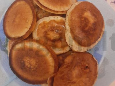 Plikyti blyneliai su pienu pagrindine nuotrauka