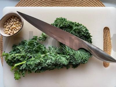 Įdomios salotos su karamelizuotomis kriaušėmis Žingsnis 1