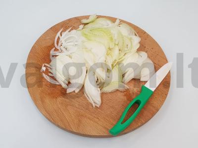 Greitai marinuoti svogūnai mėsai Žingsnis 2