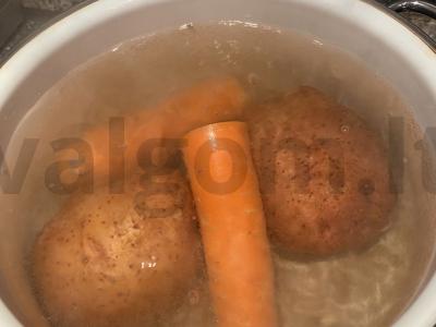 "Mimosa" salotos bet kokia proga. Žingsnis 1