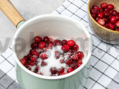 Spanguolių uogienė su slyvomis Žingsnis 1