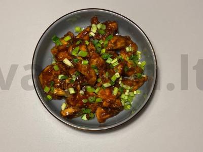 Azijietiško stiliaus vištiena saldžiarūgščiame padaže pagrindine nuotrauka