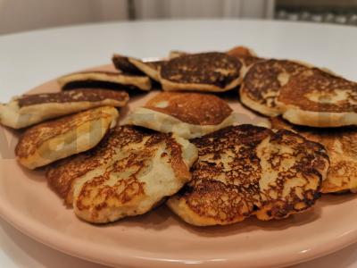 Bananiniai blyneliai su kokosų miltais pagrindine nuotrauka