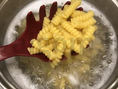 Fusilli su pesto padažu Žingsnis 1