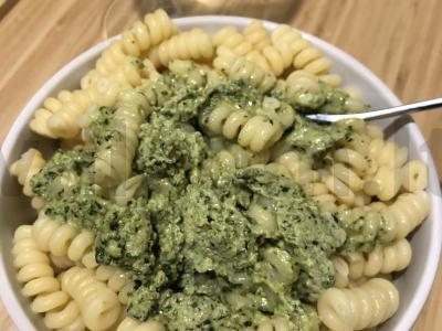 Fusilli su pesto padažu pagrindine nuotrauka