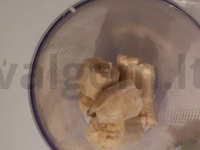 Bananų kefyro kokteilis. Žingsnis 1