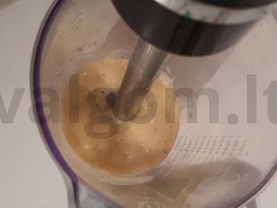 Bananų kefyro kokteilis. Žingsnis 2