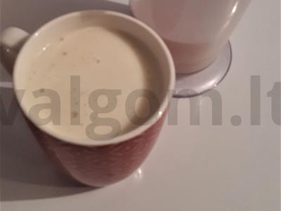 Bananų kefyro kokteilis. pagrindine nuotrauka