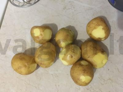 Kaimiškos bulvės su traškia plutele Žingsnis 1