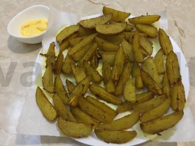 Kaimiškos bulvės su traškia plutele pagrindine nuotrauka