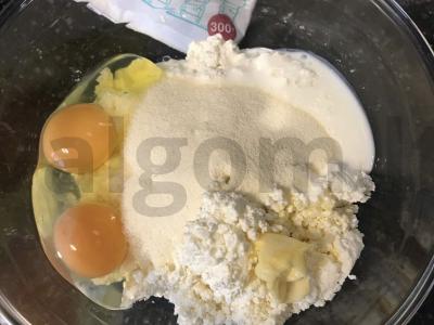 Cukrumi saldinta varškė su vyšniomis Žingsnis 1