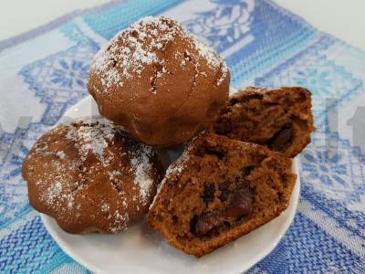 Šokoladiniai keksiukai su įdaru pagrindine nuotrauka
