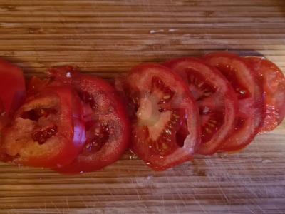 "Caprese" su sūriu ir pomidorais "Rožinis rojus" Žingsnis 2