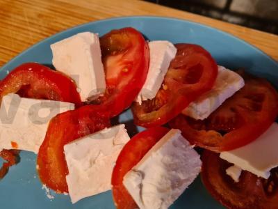 "Caprese" su sūriu ir pomidorais "Rožinis rojus" Žingsnis 4