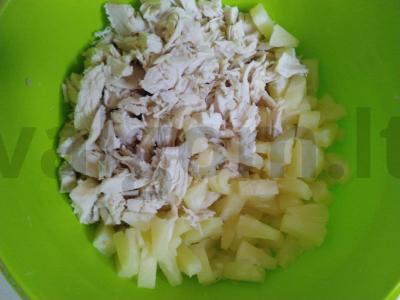 Salotos su kalakutiena ir ananasais Žingsnis 2