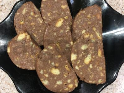 Šokoladinė dešrelė prie arbatos pagrindine nuotrauka