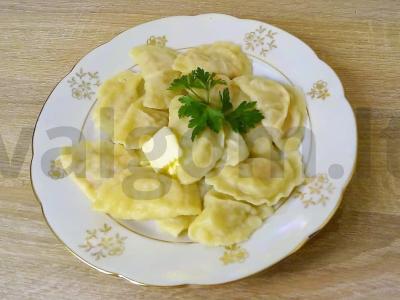 Naminiai koldūnai su raugintais kopūstais pagrindine nuotrauka