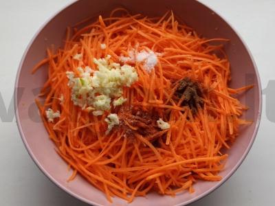 Klasikinės korėjietiškos morkos Žingsnis 1