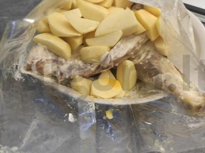 Gaidys, keptas rankovėje su bulvėmis Žingsnis 6