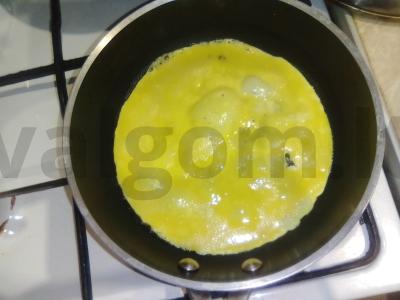 Neįprastas omletas su sūriu Žingsnis 4