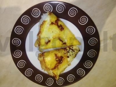 Neįprastas omletas su sūriu pagrindine nuotrauka