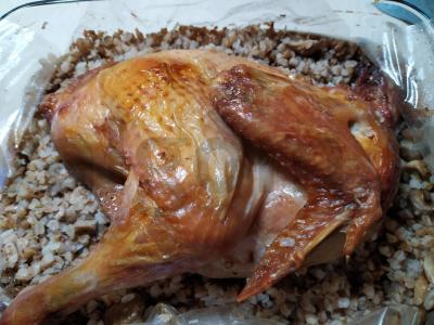 Sultinga vištiena su grikiais ir grybais iš orkaitės pagrindine nuotrauka