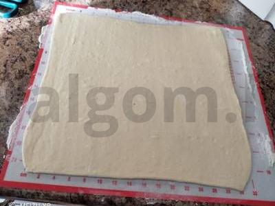 Sluoksniuotos tešlos štrudelis su obuoliais Žingsnis 1