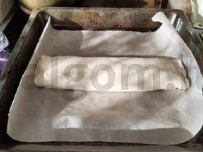 Sluoksniuotos tešlos štrudelis su obuoliais Žingsnis 3