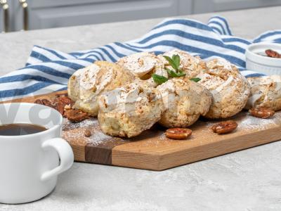 Tortas rožių sausainiai su meringe pagrindine nuotrauka