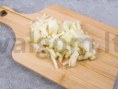 Troškinys su malta mėsa ir pupelėmis Žingsnis 1
