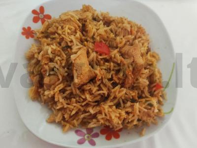 Klasikinis biryani su vištienos filė ir basmati ryžiais pagrindine nuotrauka