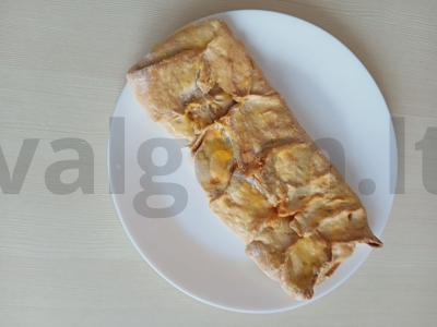 Sluoksniuotos tešlos maltinių pyragas pagrindine nuotrauka
