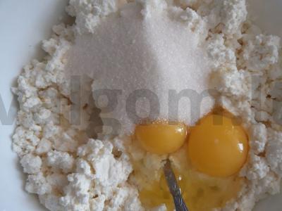 Vaniliniai sūrio pyragėliai su vyšnių sirupu Žingsnis 2