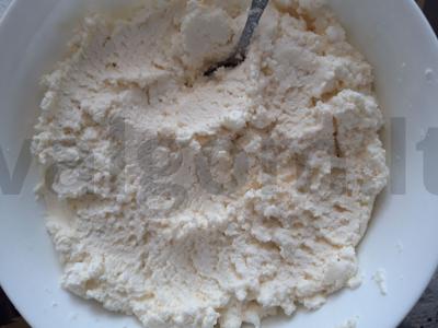 Vaniliniai sūrio pyragėliai su vyšnių sirupu Žingsnis 3