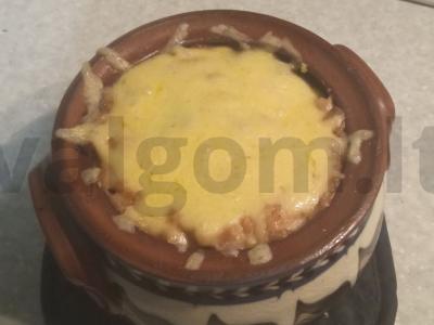 Mėsa puoduose pagrindine nuotrauka