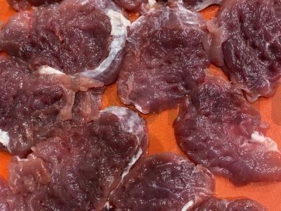 Orkaitėje kepta mėsa su bulvėmis ir grybais Žingsnis 1