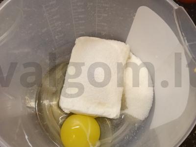 Varškės pyragėliai su uogiene Žingsnis 1